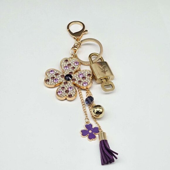 LOUIS VUITTON BLOOMING FLOWER BAG CHARM & KEY HOLDER – EYE  Authentic Louis Vuitton Lock & Key with unbranded Clover Flower Bagcharm 020126